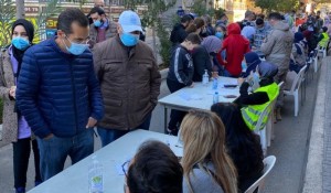  غرد عضو كتلة "التنمية والتحرير" النائب فادي علامة عبر "تويتر": "خلال زيارة لمركز اللقاح في مستشفى الساحل لاحظنا الإقبال الكثيف والمشجع من الأساتذة والطلاب المستهدفين في الماراثون المستمر للغد، المطلوب من مدراء المؤسسات التربوية المتابعة مع الكادر التعليمي والإداري ولجان الأهل لضمان حصول الاغلبية على اللقاح في سبيل تحصين المدارس والمجتمع".